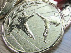 Smije li se klanjati ispred medalja na kojima ima iscrtan oblik čovjeka?